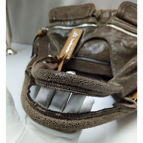 B. Makowsky Gray Crackled Leather Zipper Pockets Shoulder Bag - Picture 5 of 16